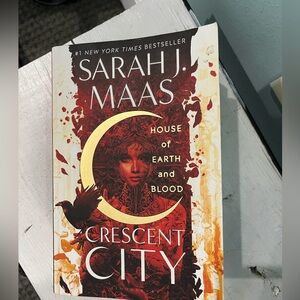 Sarah J. Maas - Crescent City